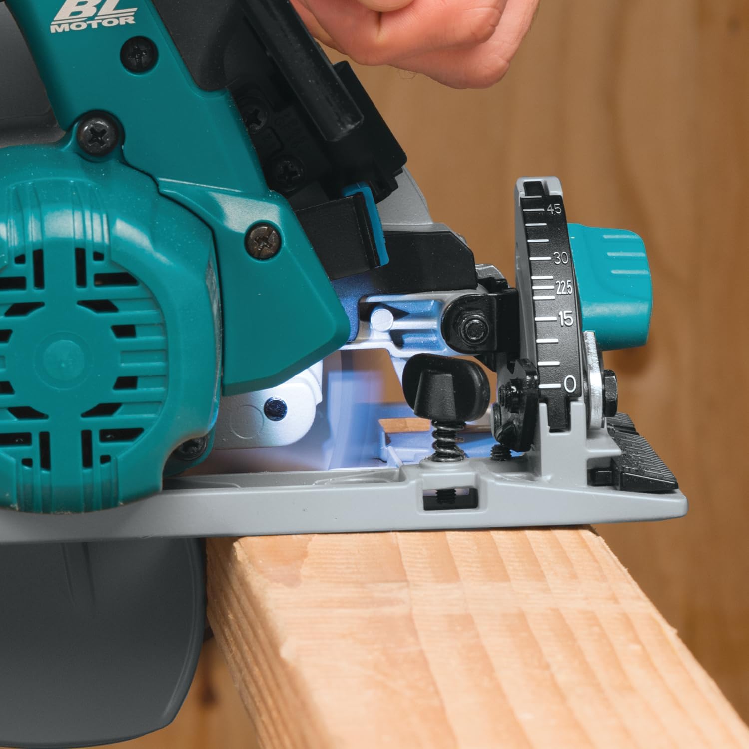 Makita DHS680Z 18V Li-Ion LXT Brushless Circular Saw (165mm) – Batteries and Charger Not Included